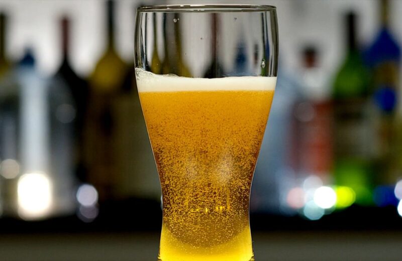 Bezalkoholno pivo je zdravija, ukusna alternativa, popularna među vozačima i zagovornicima zdravlja.