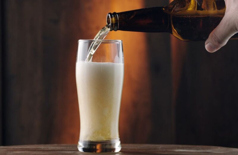 Pivo sadrži vodu, vitamine B, minerale, ali kalorije iz alkohola mogu doprineti povećanju telesne težine.